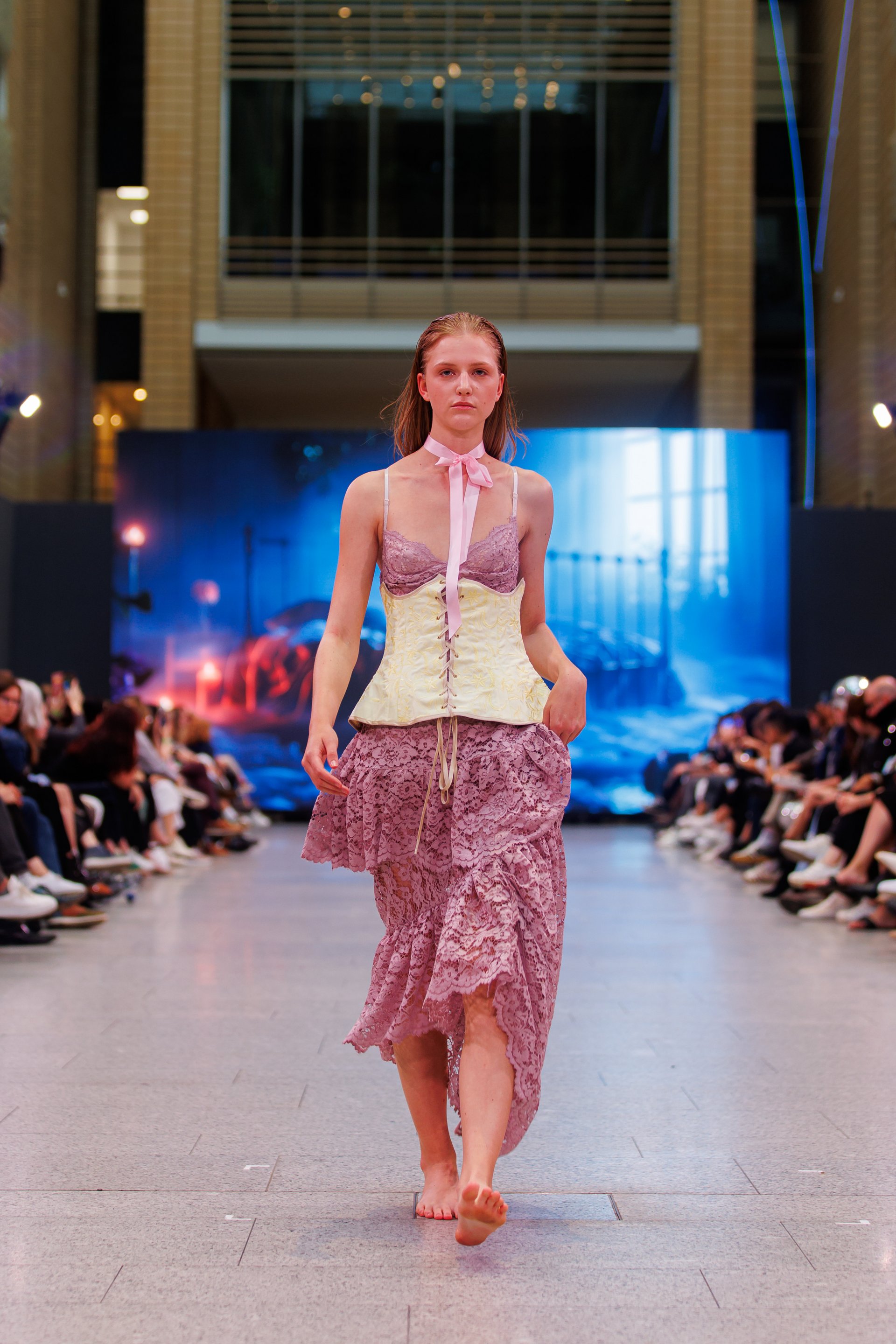 "diary of decay" von Antonia Mayer auf der Neo.Fashion. 2024 "diary of decay" von Antonia Mayer auf der Neo.Fashion. 2024