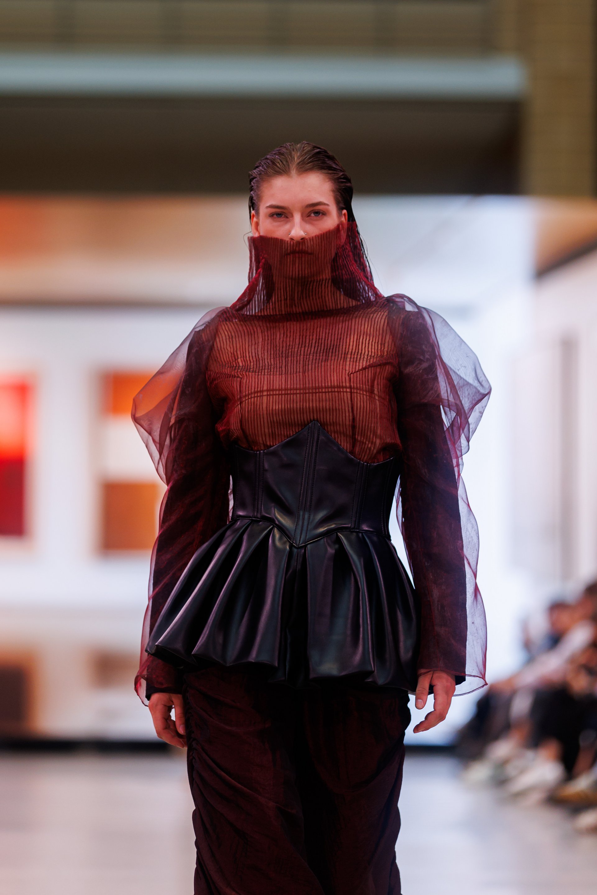 EMOTIONS - "the art of fashion" von Deviana Brobeil auf der Neo.Fashion. 2024 EMOTIONS - "the art of fashion" von Deviana Brobeil auf der Neo.Fashion. 2024