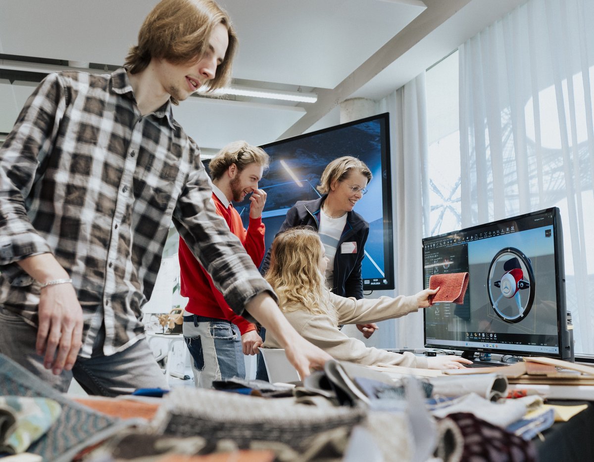 Für Fahrzeuginnenräume werden reale Materialien digital visualisiert.