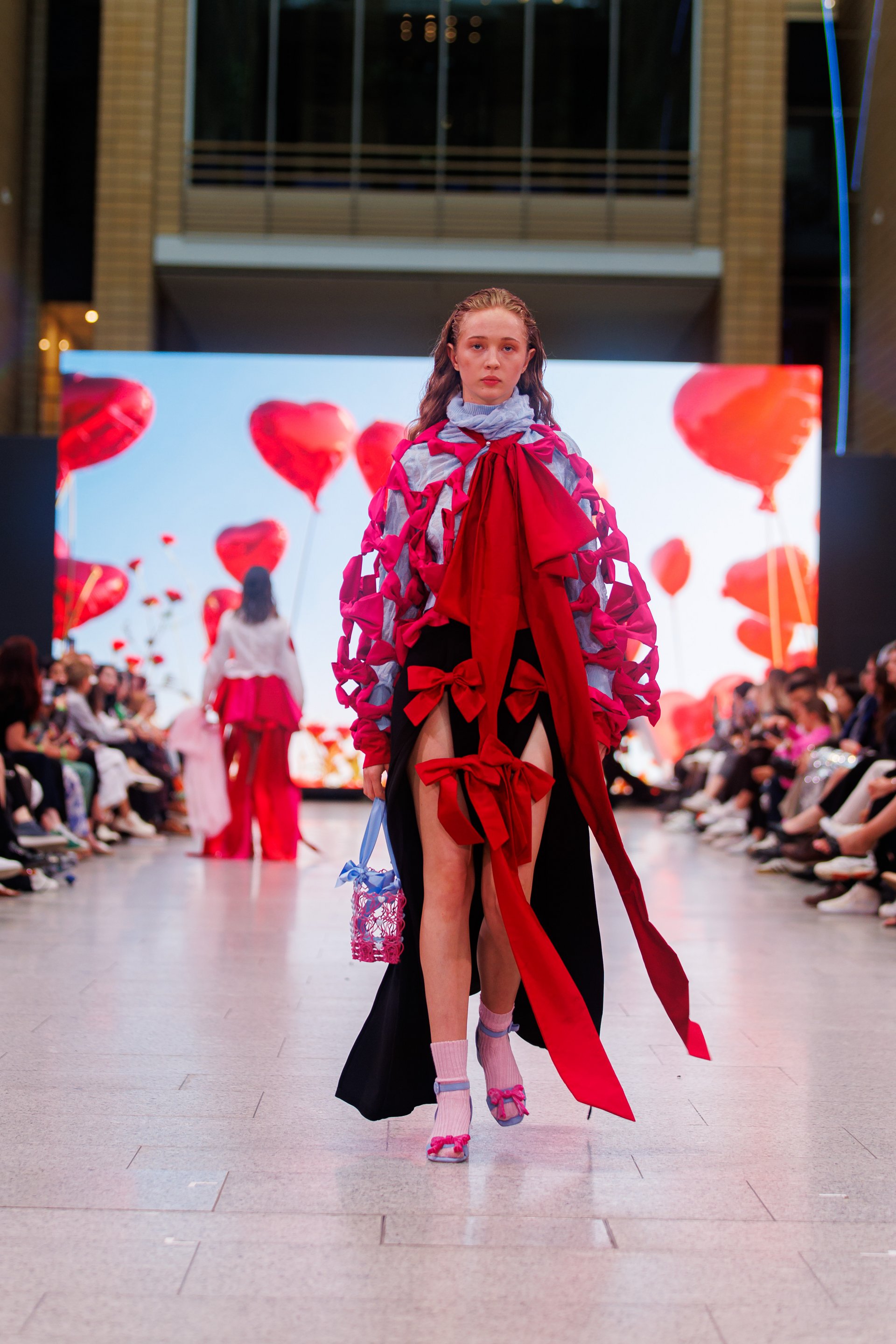 „The Safety Net: A Story of Belonging“ von Johanna Knürr auf der Neo.Fashio „The Safety Net: A Story of Belonging“ von Johanna Knürr auf der Neo.Fashion.