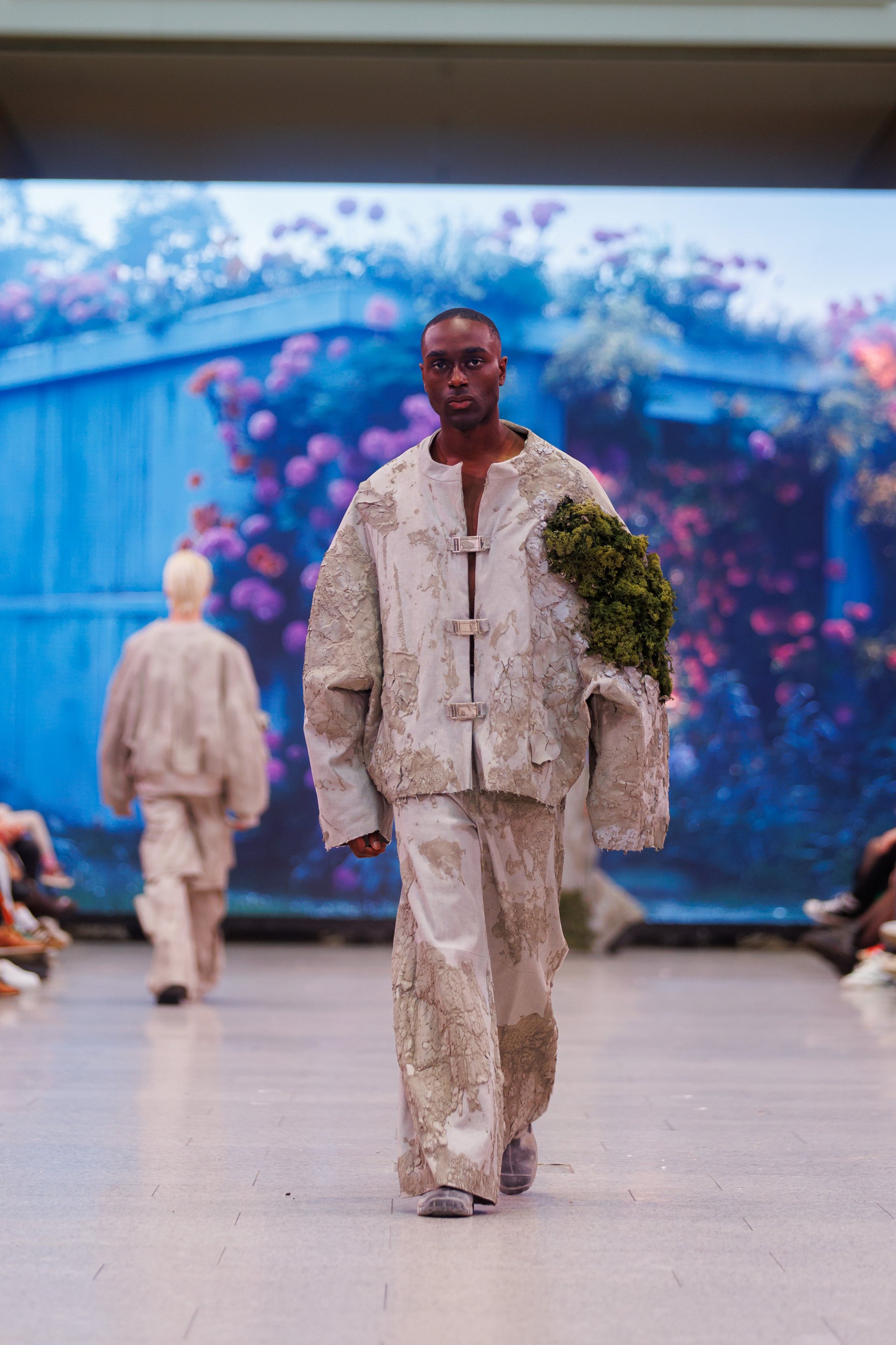 TEMPORARY HOME von Dominic Rauh auf der Neo.Fa TEMPORARY HOME von Dominic Rauh auf der Neo.Fashion. 2024